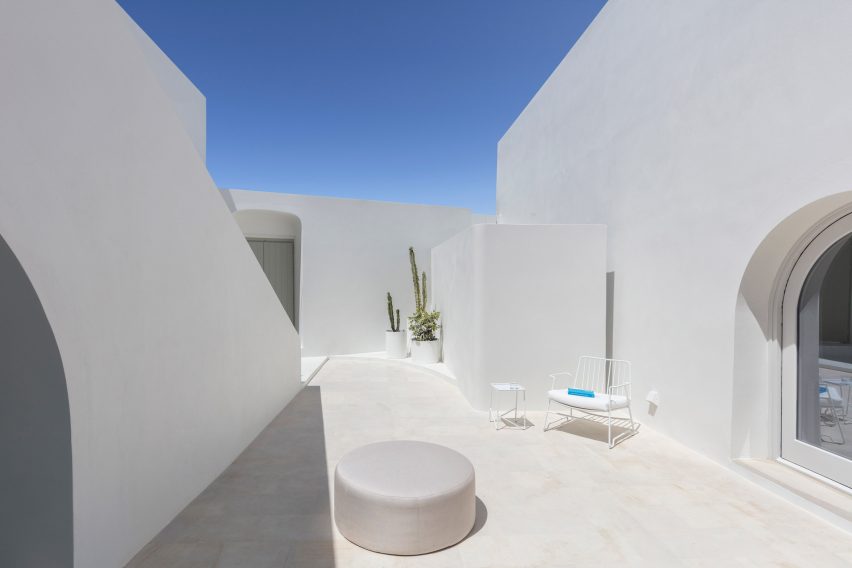 Two holiday residences in Fira by Kapsimalis Architects