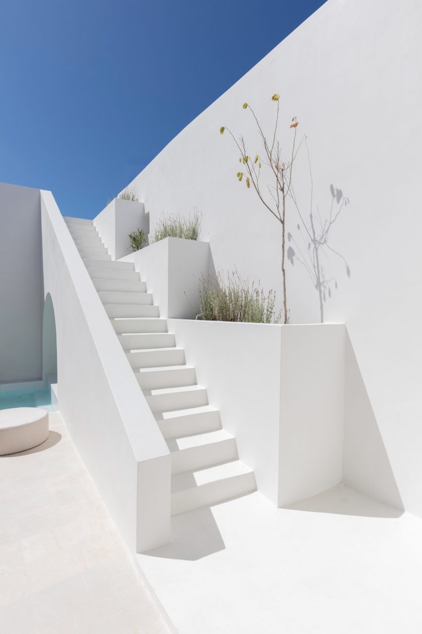 Two holiday residences in Fira by Kapsimalis Architects