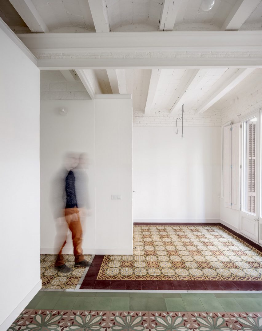 Vallirana 47 apartment by Vora