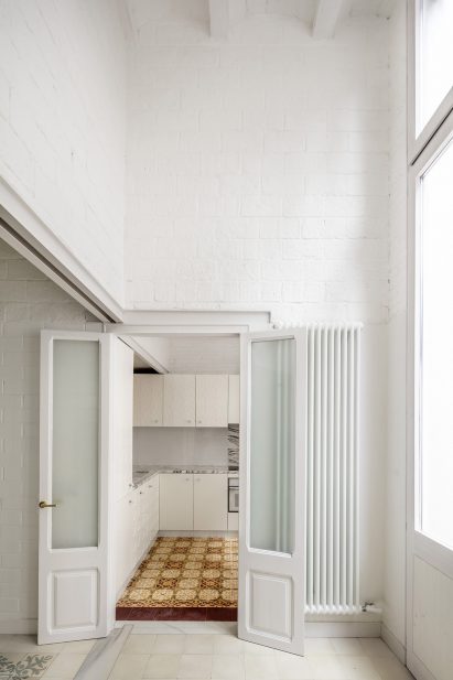 Vallirana 47 apartment by Vora