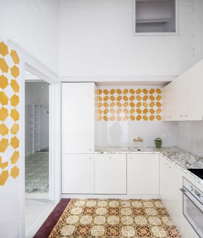 Vallirana 47 apartment by Vora