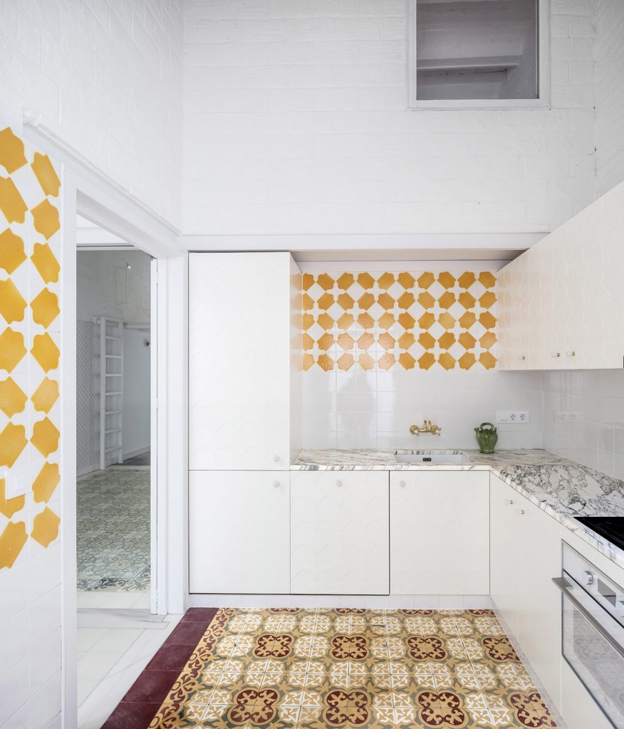 Vallirana 47 apartment by Vora
