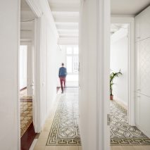 Vallirana 47 apartment by Vora