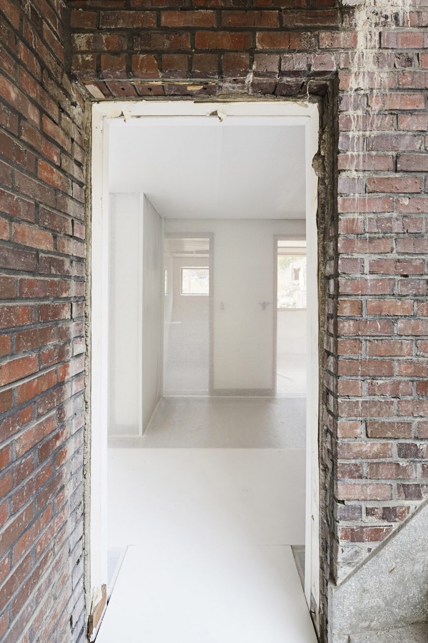 ArchiWorkshop's "funeral for a house" installation examines Seoul's redevelopment procedures