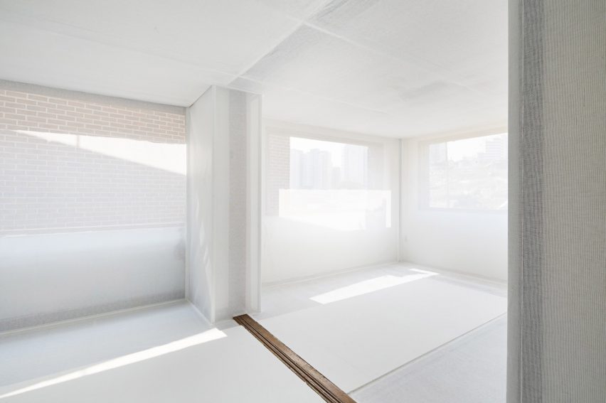 ArchiWorkshop's "funeral for a house" installation examines Seoul's redevelopment procedures