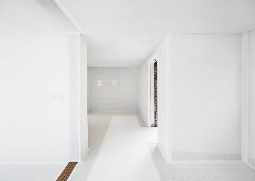 ArchiWorkshop's "funeral for a house" installation examines Seoul's redevelopment procedures