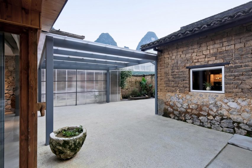 XY Yunlu Hotel by Atelier Liu Yuyang