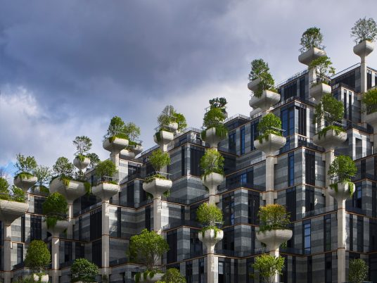 New photos of 1,000 Trees by Heatherwick Studio near completion in China