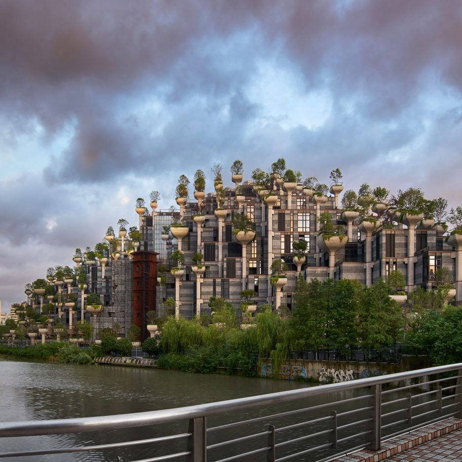 New photos of 1,000 Trees by Heatherwick Studio near completion in China