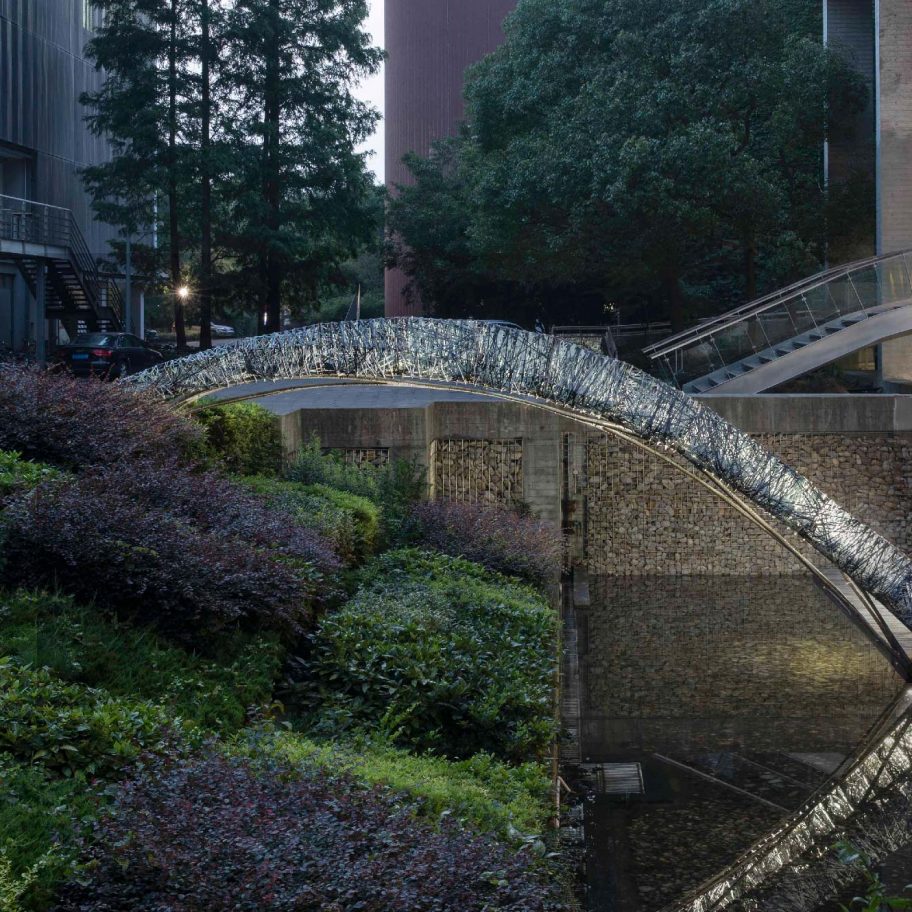Two robotic fabrication methods entwine to make Tongji University bridge