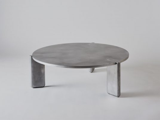 Pelle aluminium table