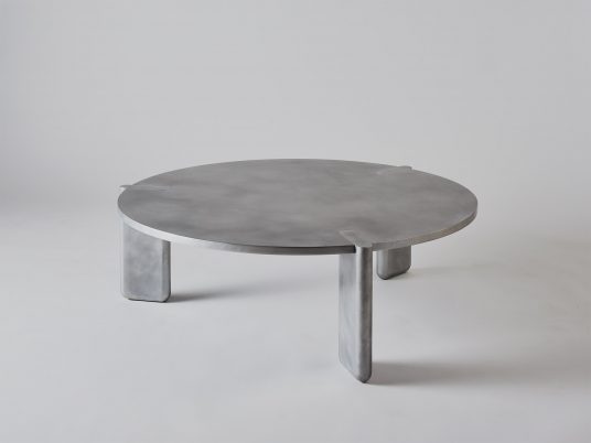 Pelle aluminium table