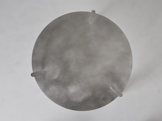 Pelle aluminium table