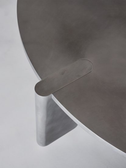 Pelle aluminium table