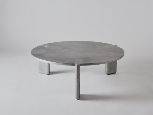 Pelle aluminium table