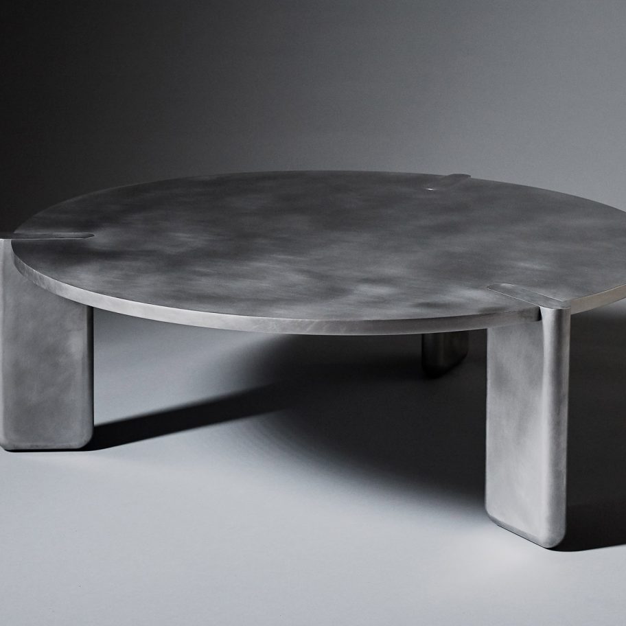 Pelle aluminium table