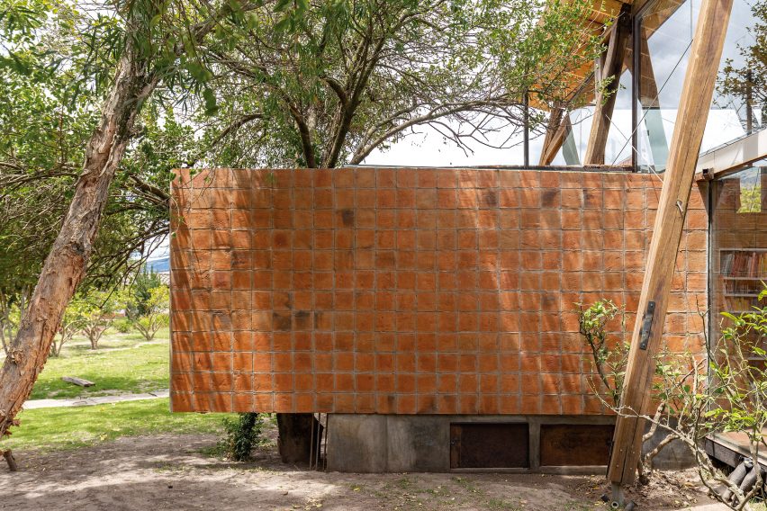 Casa de las Tejas Voladoras by Daniel Moreno Flores