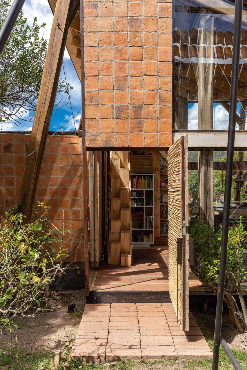 Casa de las Tejas Voladoras by Daniel Moreno Flores