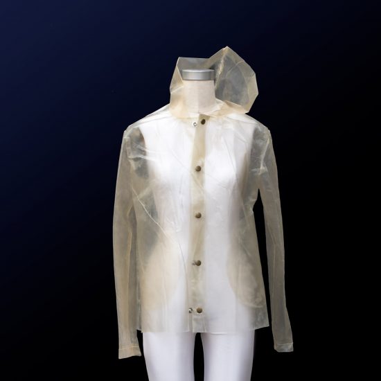 Charlotte McCurdy creates carbon negative raincoat from algae plastic