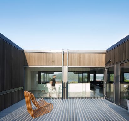 Deep Cove House by D'Arcy Jones Architects