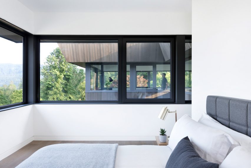 Deep Cove House by D'Arcy Jones Architects