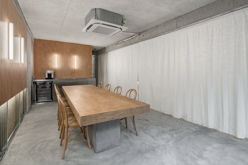 Hotel Far&Near XinYuqingli St by Kooo Architects in China