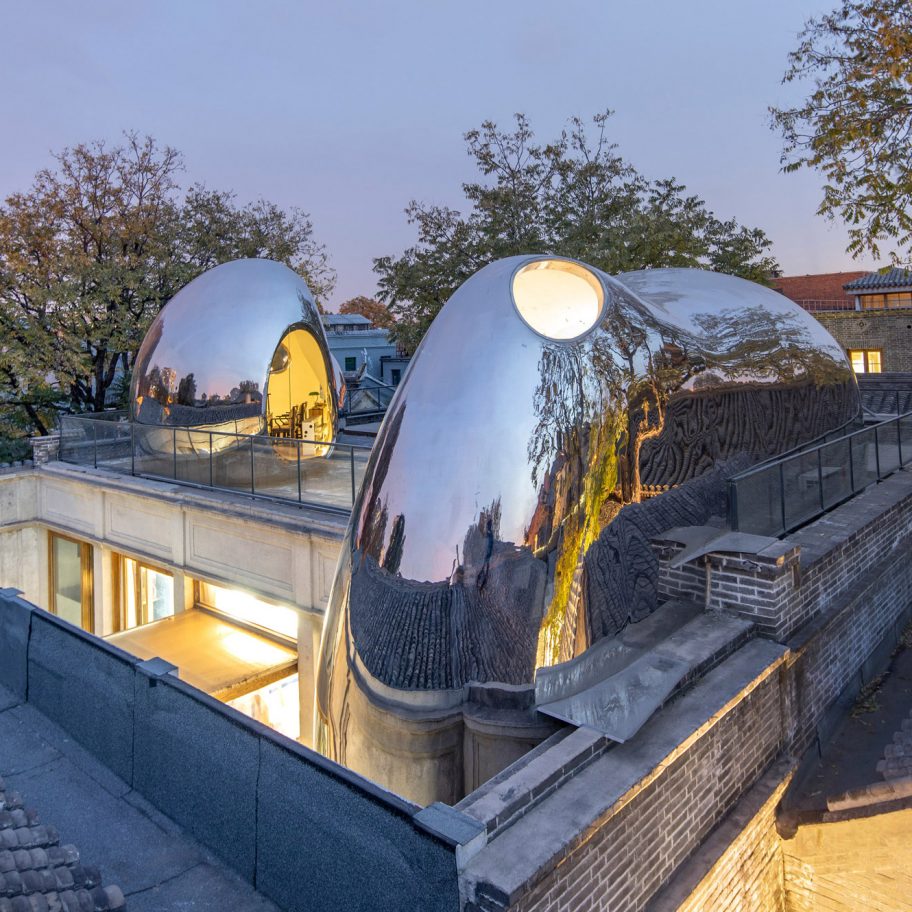 Mirrored workspaces in a Beijing hutong