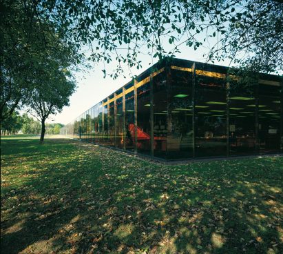 High-tech architecture: Anthony Hunt is the high-tech architect's engineer