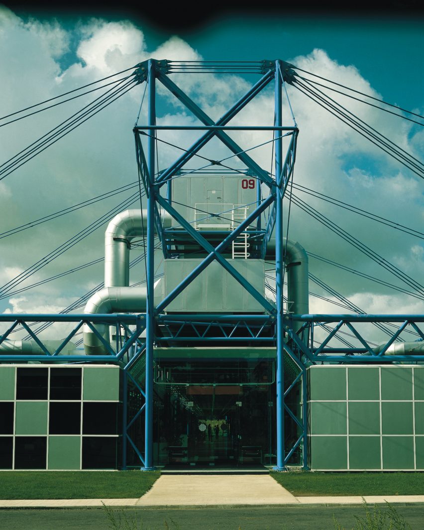 High-tech architecture: Inmos Microprocessor Factory in Wales by Richard Rogers