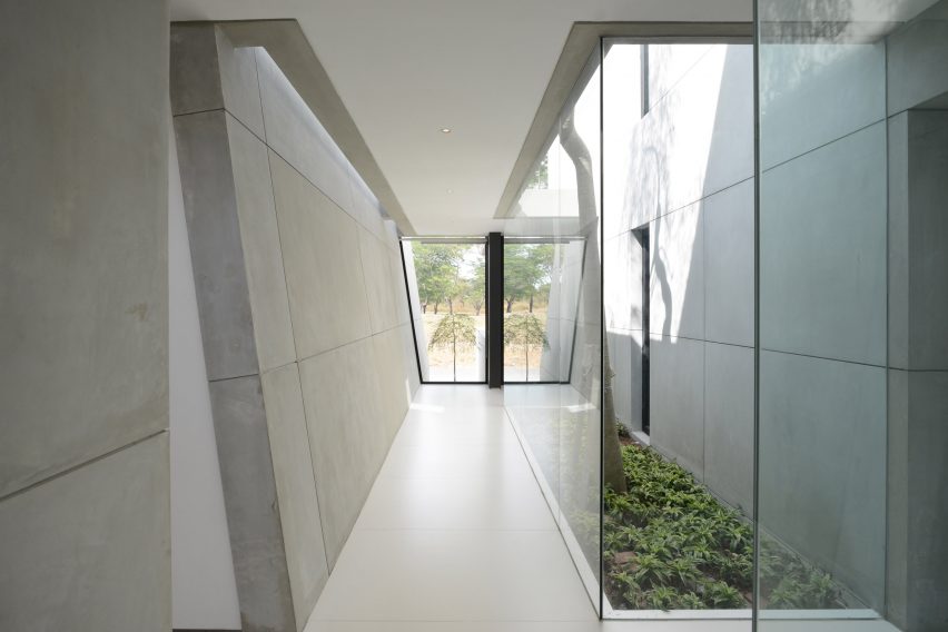 JJ House by Ivan Priatman in Surabaya, Indonesia