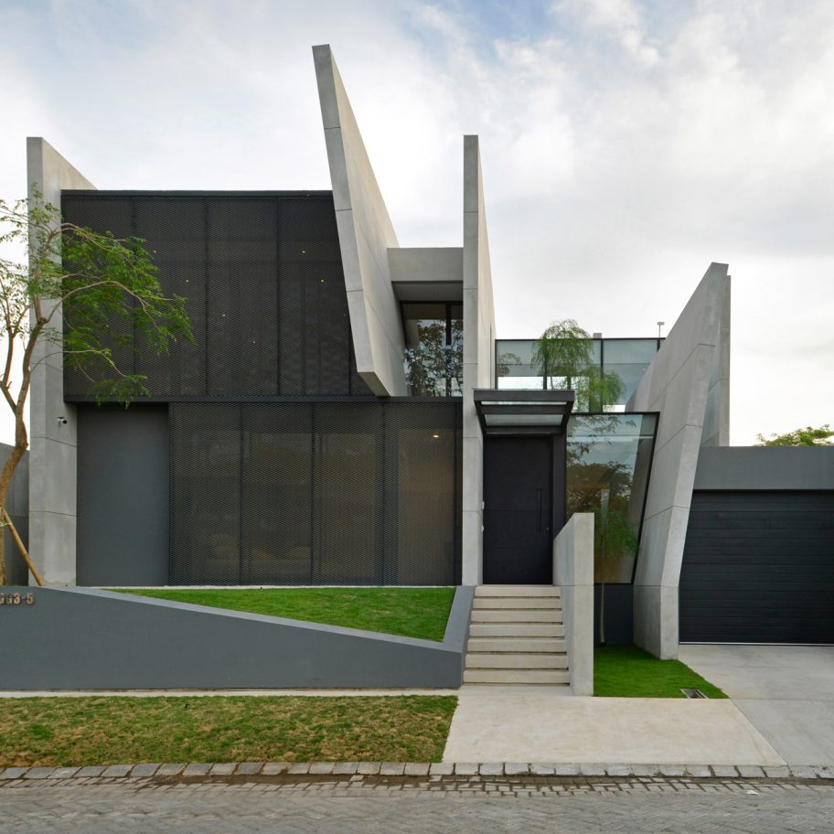 JJ House by Ivan Priatman in Surabaya, Indonesia