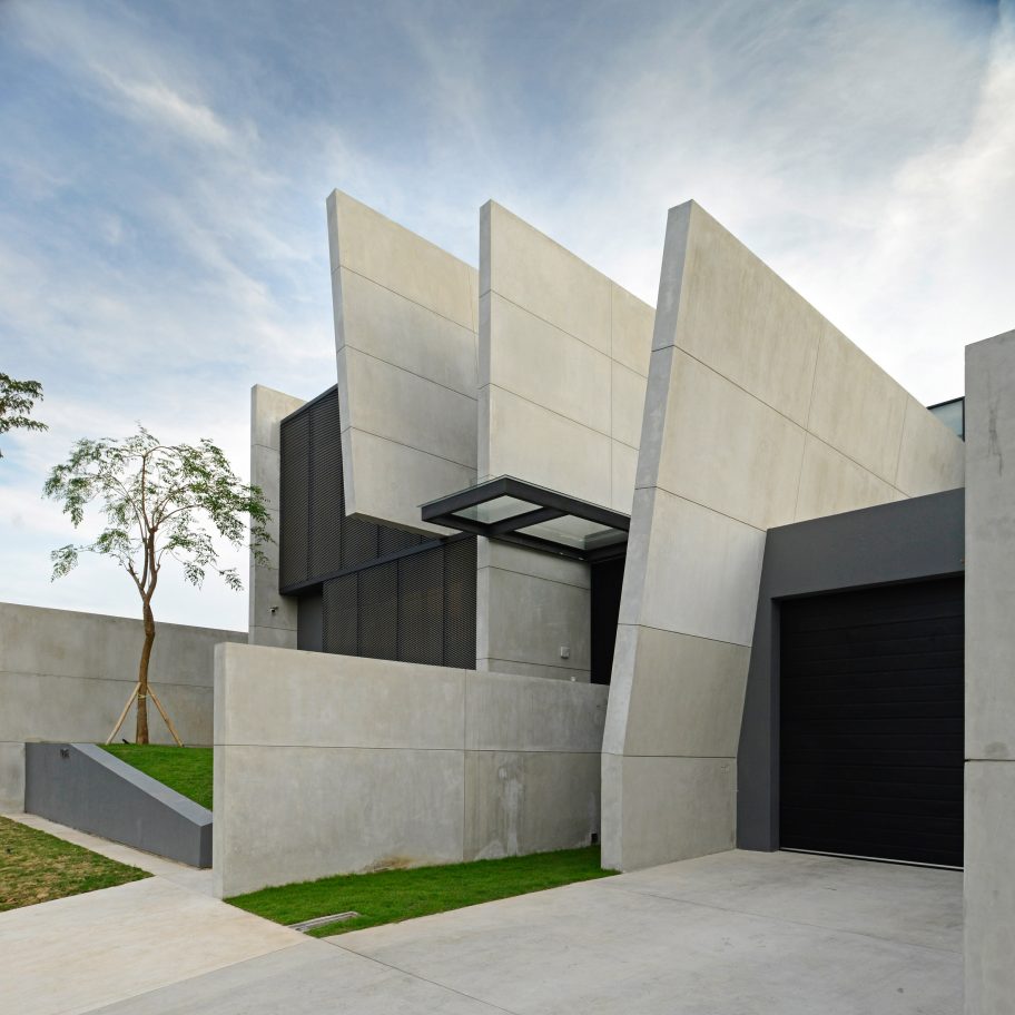 JJ House by Ivan Priatman in Surabaya, Indonesia