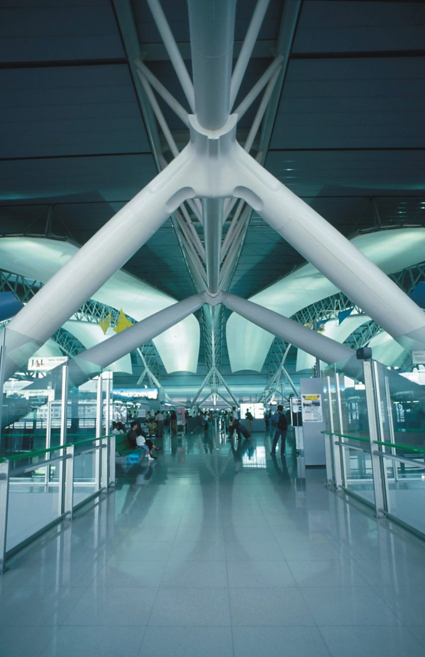 High-tech architecture: Kansai International Airport by Renzo Piano