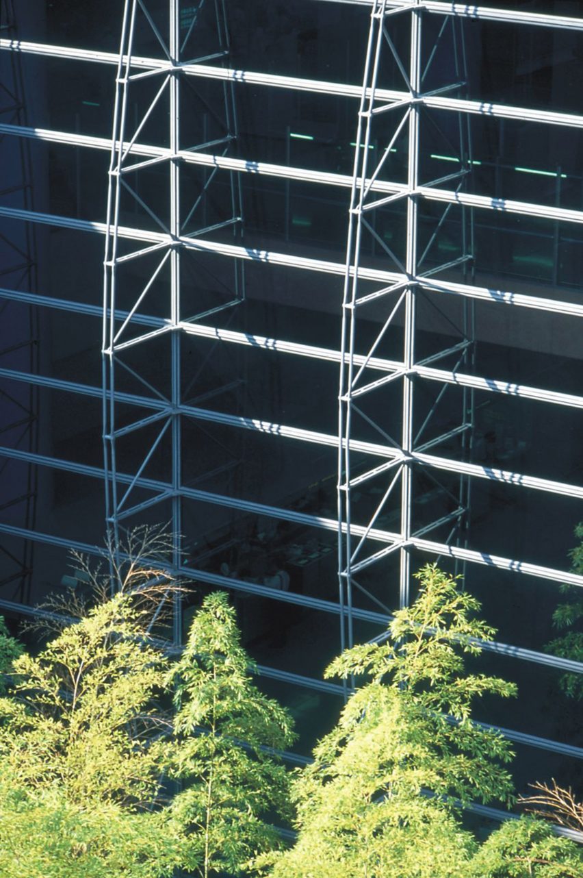 High-tech architecture: Kansai International Airport by Renzo Piano