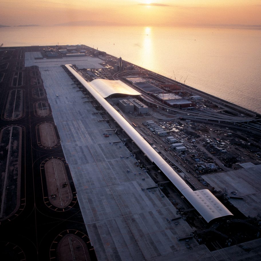 High-tech architecture: Kansai International Airport by Renzo Piano