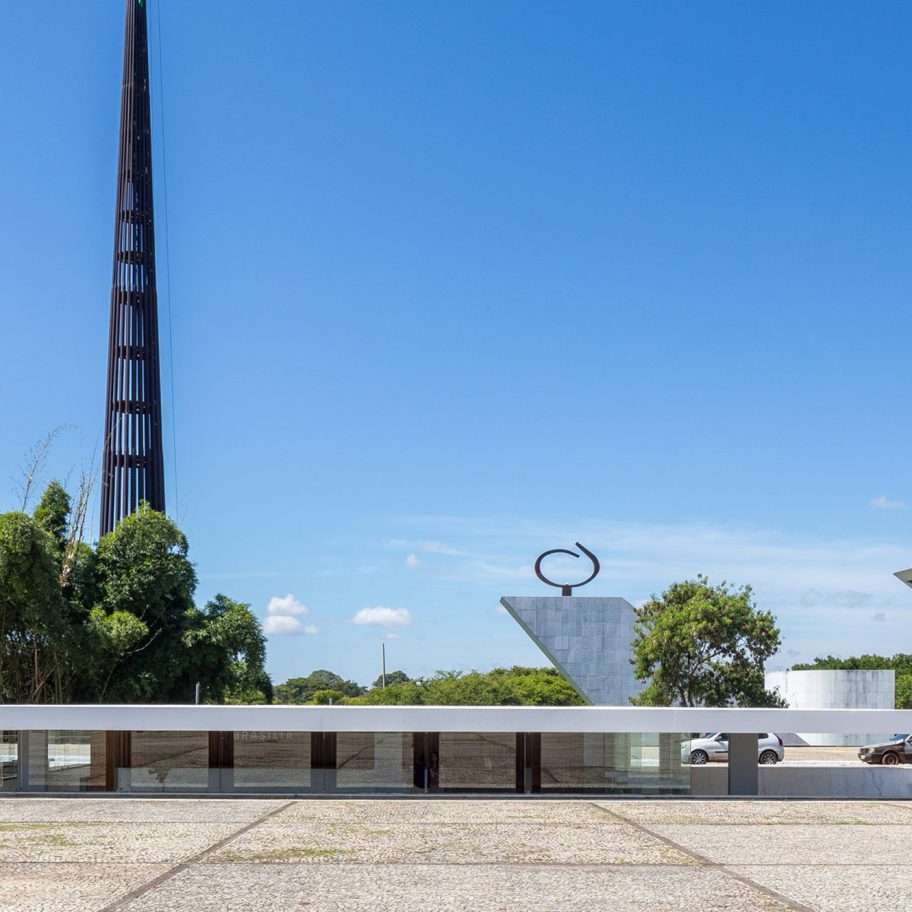 Oscar Niemeyer Tea House by Bloco Arquitetos and Equipe Lamas