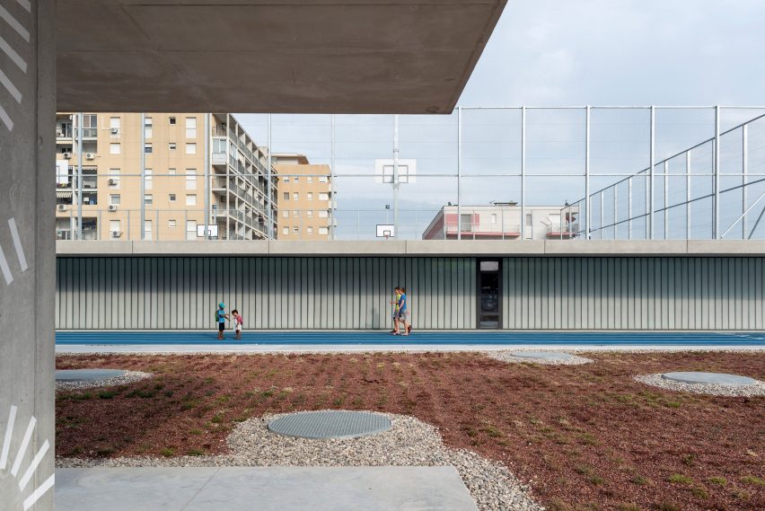 Pazdigrad Primary School by x3m