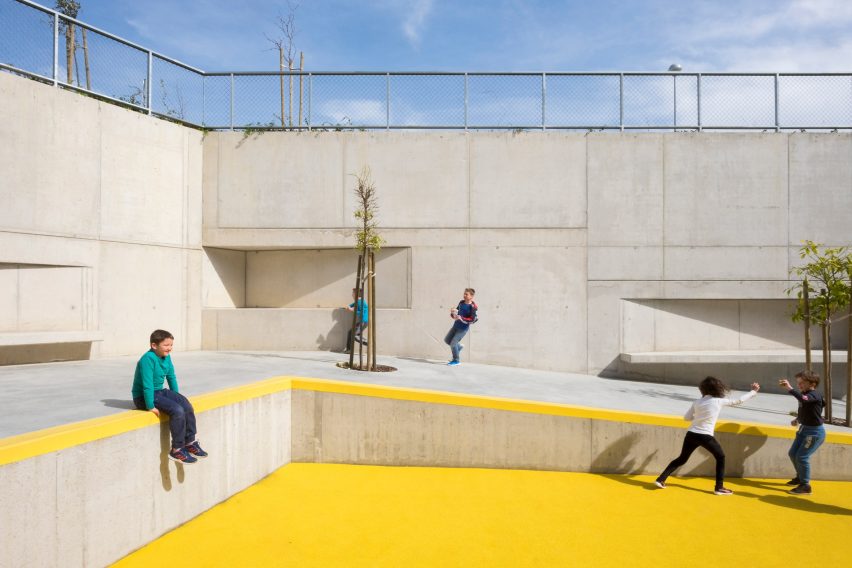 Pazdigrad Primary School by x3m