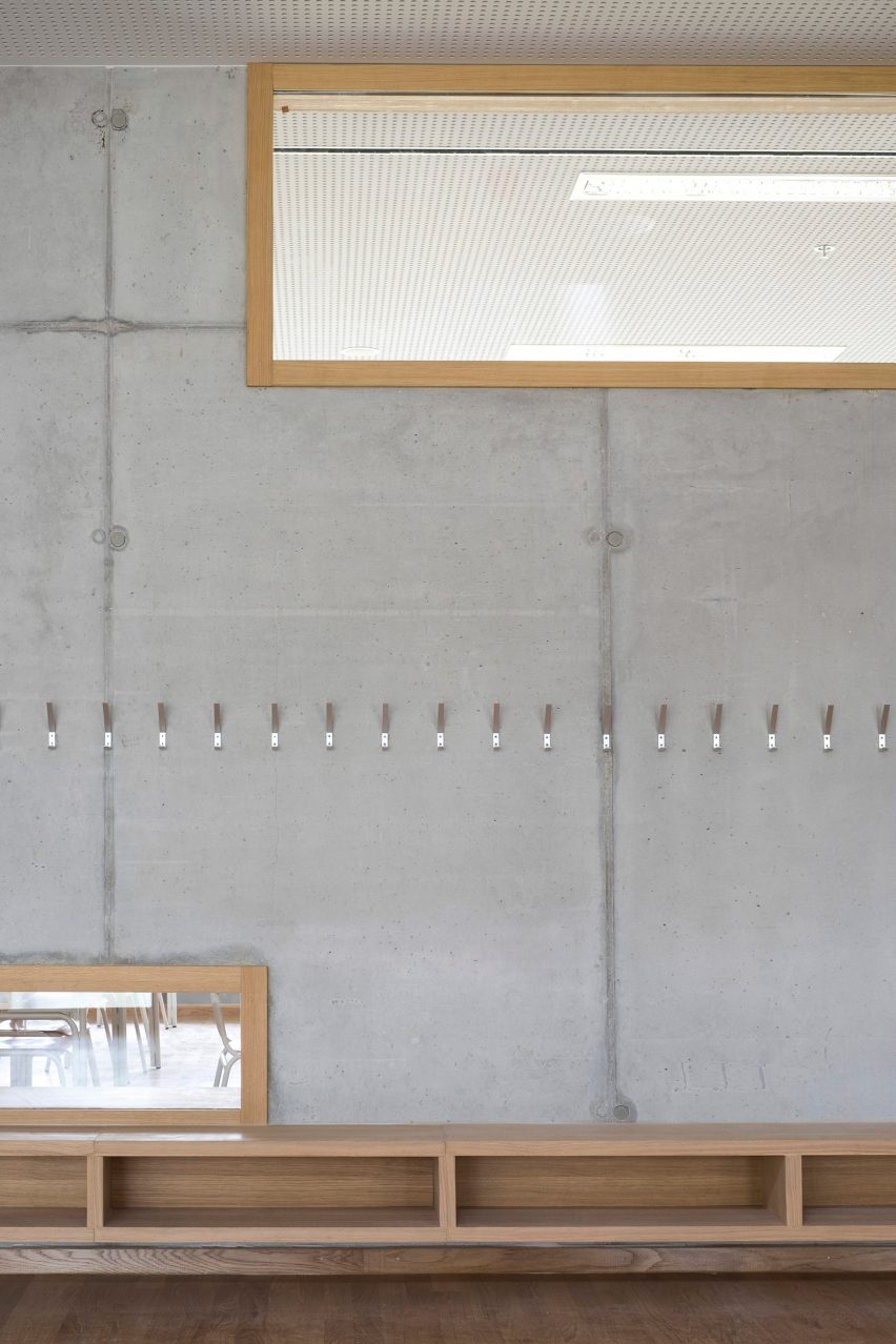 Pazdigrad Primary School by x3m