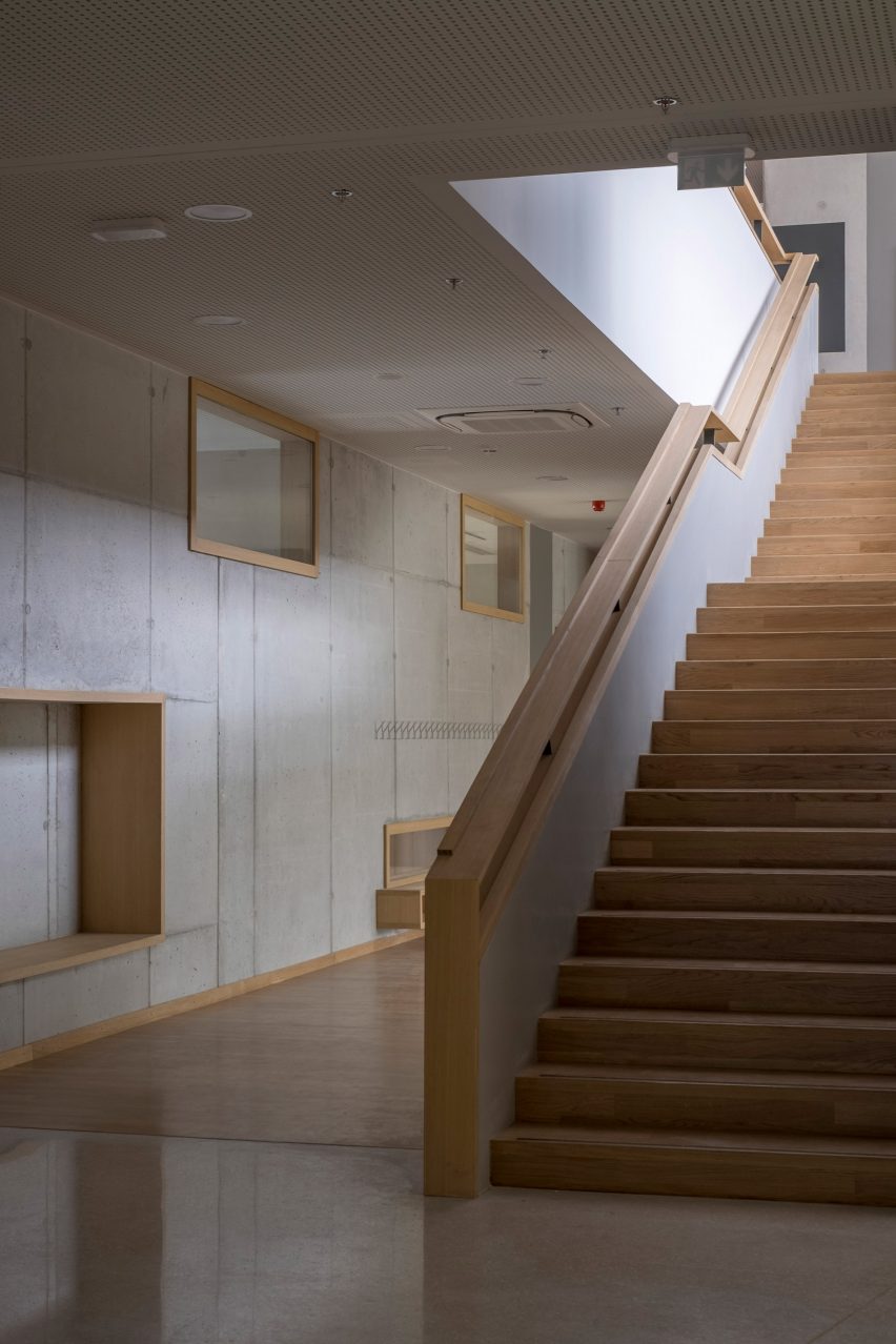 Pazdigrad Primary School by x3m