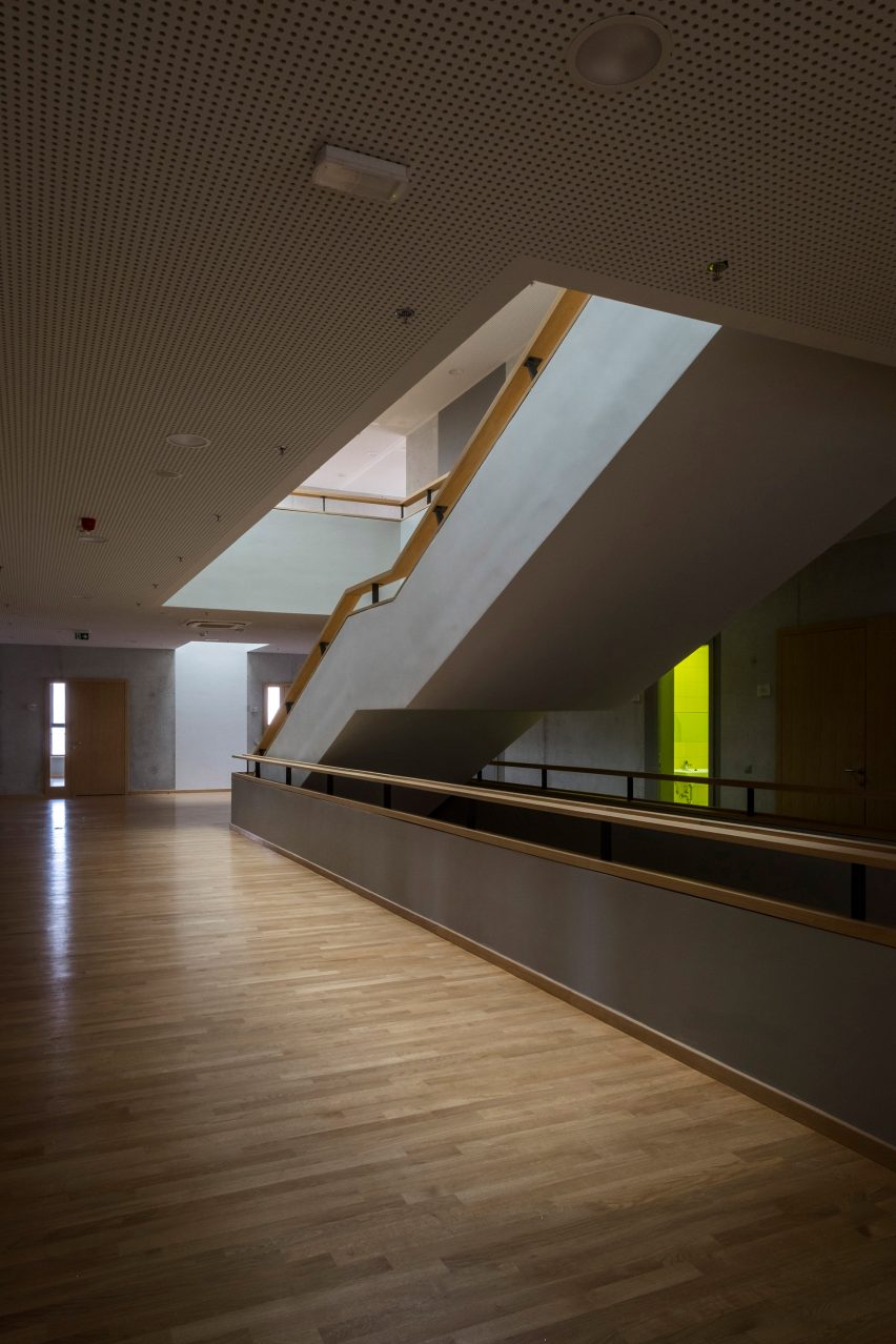 Pazdigrad Primary School by x3m