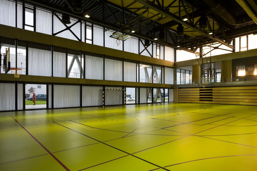 Pazdigrad Primary School by x3m