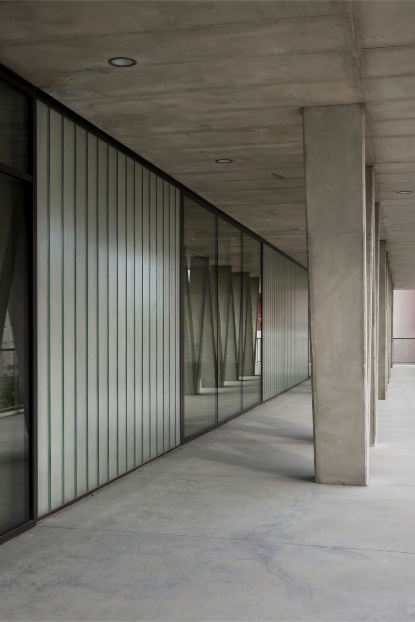 Pazdigrad Primary School by x3m