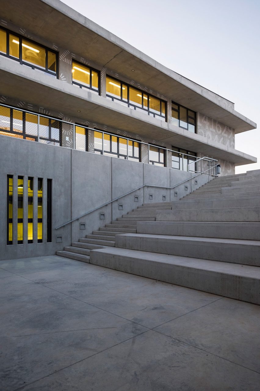 Pazdigrad Primary School by x3m