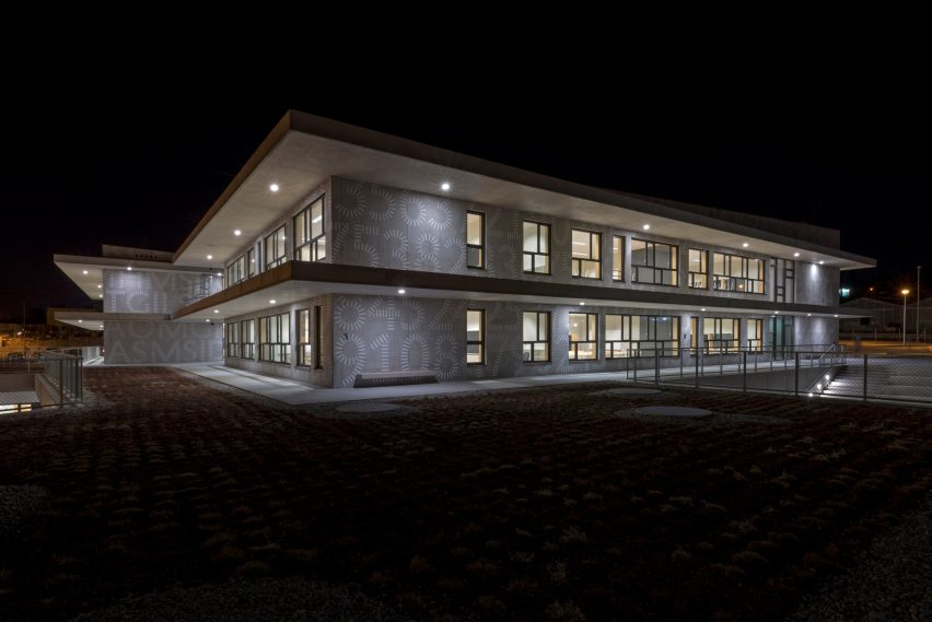 Pazdigrad Primary School by x3m