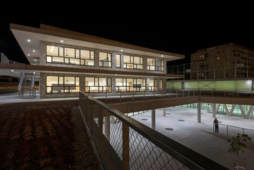 Pazdigrad Primary School by x3m