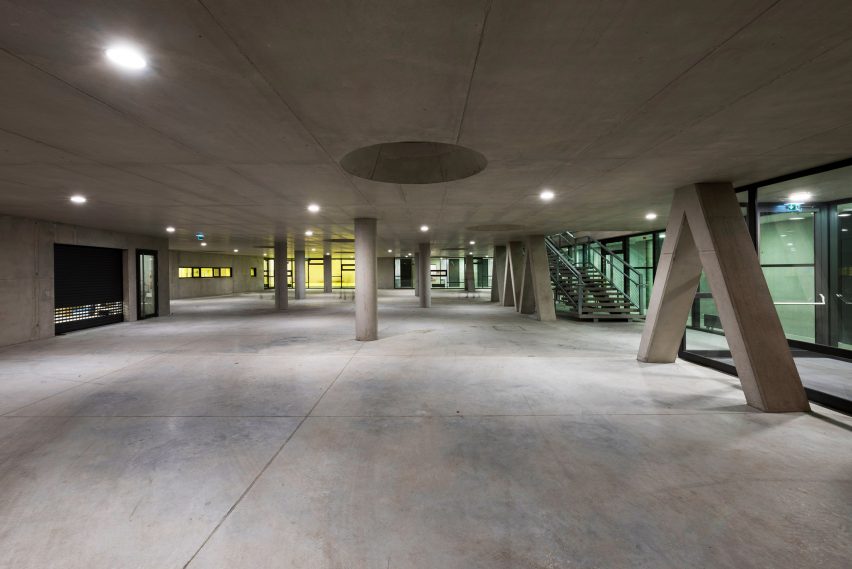 Pazdigrad Primary School by x3m