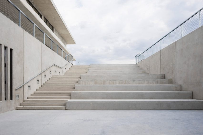 Pazdigrad Primary School by x3m