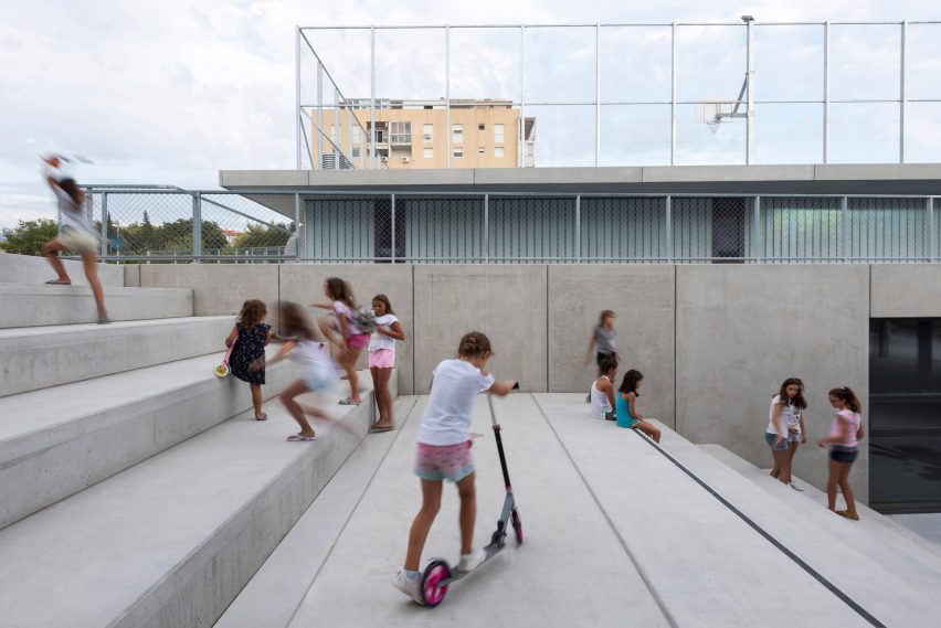 Pazdigrad Primary School by x3m