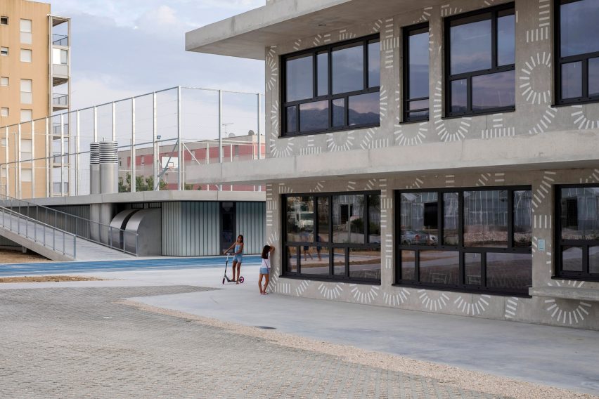 Pazdigrad Primary School by x3m